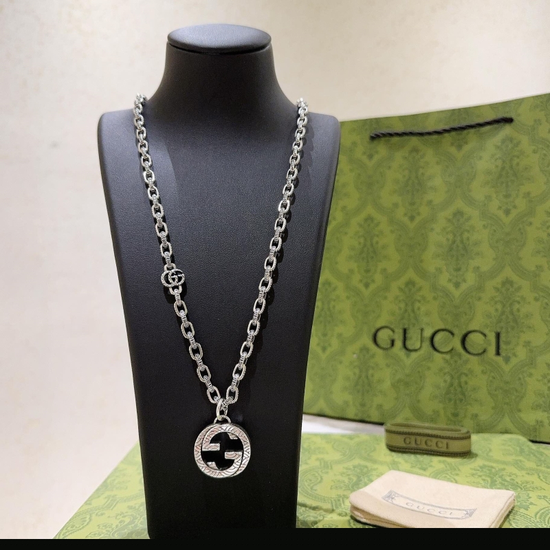 G*u*i necklaces